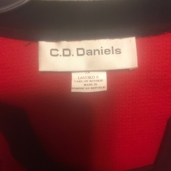 Plus sweater - Picture 3 of 3